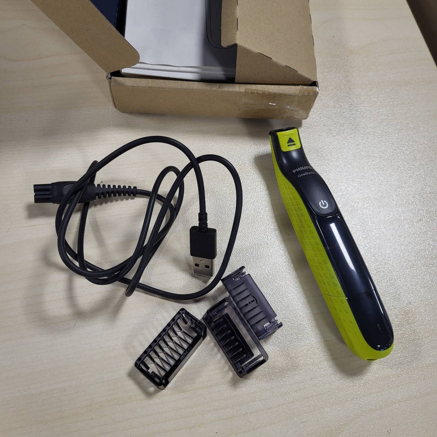 315736 - PHILIPS Berber OneBlade 360, Makinë rroje dhe shkurtuese elektrike për fytyrën dhe trupin, 3 tehe 360, 3 krehër për mjekër (1.3.5 inç), 1 komplet trupi, model QP2824/31