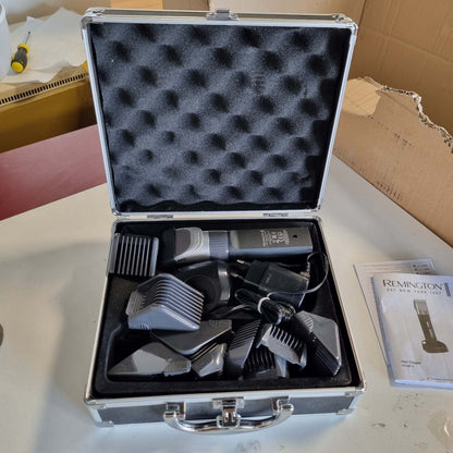 315789 - REMINGTON Makinë Prerëse Flokësh HC5811, Tehë Qeramike Vetëmprehëse 0.8-40 mm, Rregullim Preciz, Set Prerësish Flokësh me 10 Krehëra, Funksionim me Rrjet/Bateri, Litium, Kuti Alumini, Pelerinë Berberi
