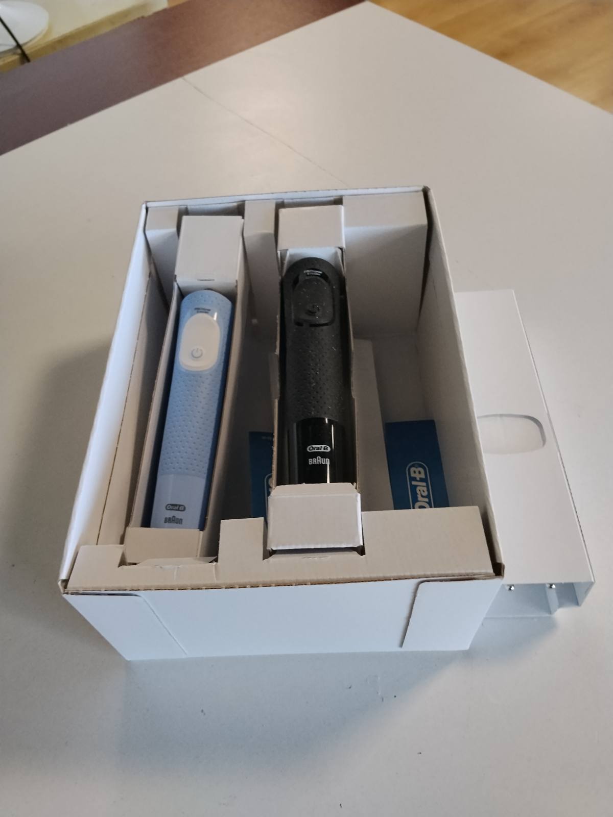 315850 - ORAL-B Vitality Pro Furçë Dhëmbësh Elektrike, 2 Koka Furçe, 3 Mënyra Pastrimi, E Zezë dhe Blu