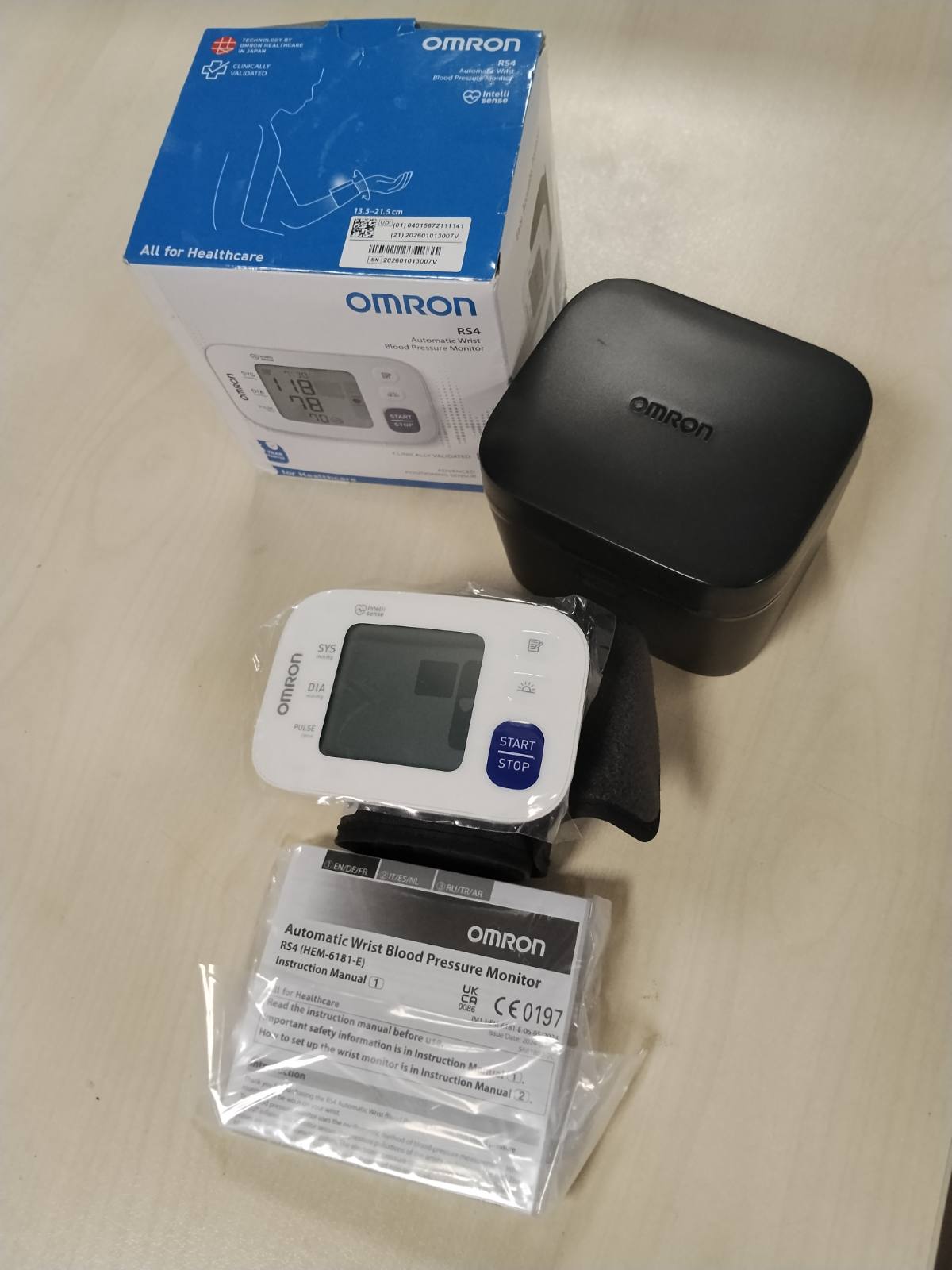 315911 - OMRON Monitor automatik i tensionit të gjakut RS4, fitues i testit Stiftung Warentest 11/2023, i validuar klinikisht, me memorie