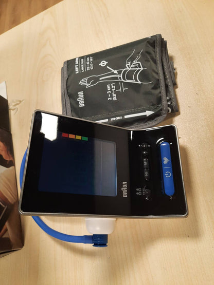 316062 - BRAUN - Monitor i tensionit të gjakut për krahun e sipërm ExactFit 3, Precizion i provuar klinikisht, Ekran me kod ngjyrash, 2 madhësi manshete, BUA6150