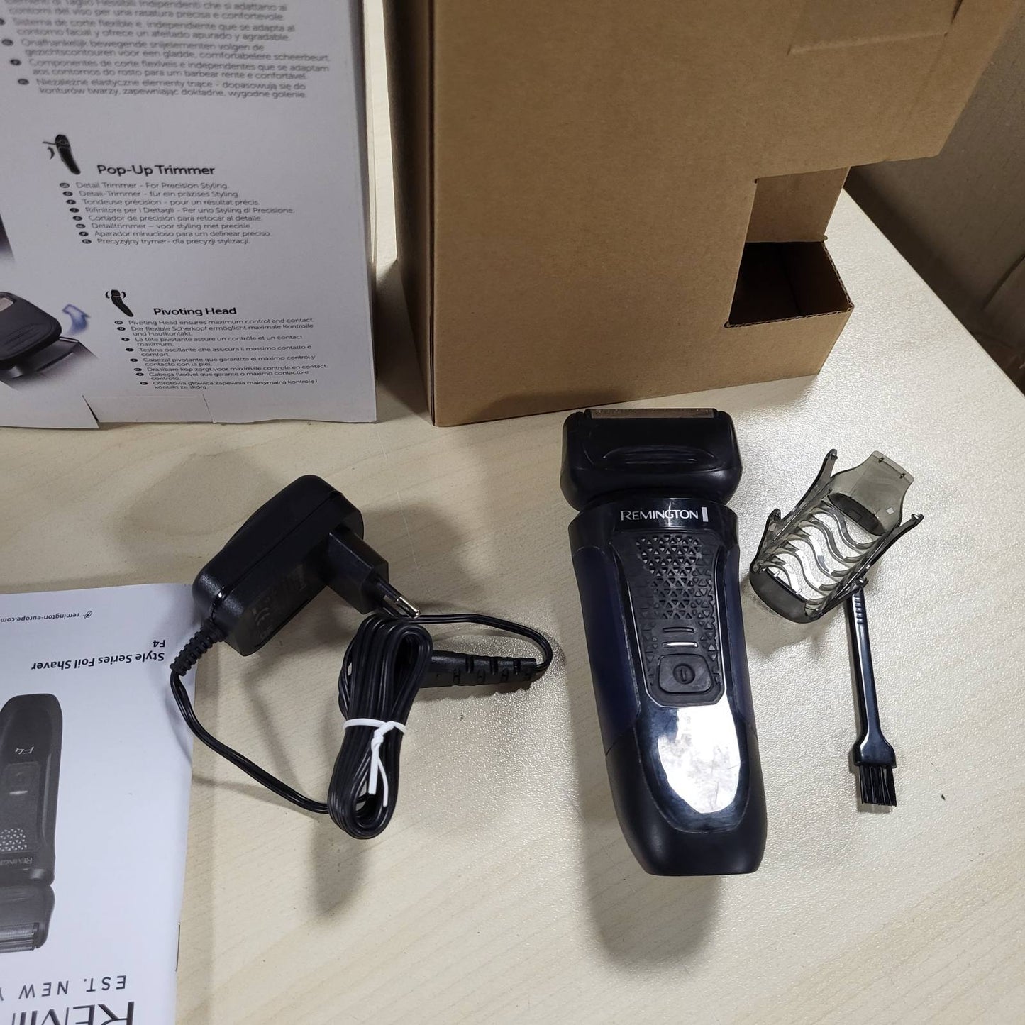 316115 - REMINGTON Makinë rroje elektrike, e lagur dhe e thatë, 100% e papërshkueshme nga uji, Makinë rroje me fletë metalike F4, Shkurtues detajesh komod, Shtojcë stiluese mjekre 3-ditore, Kapak mbrojtës F4002