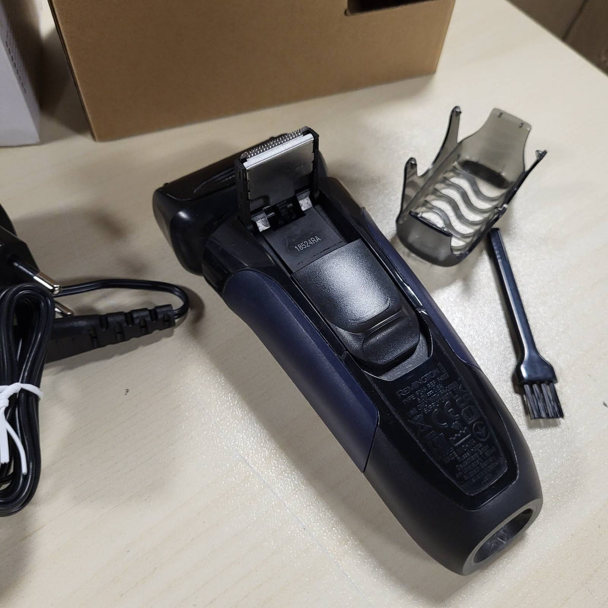 316115 - REMINGTON Makinë rroje elektrike, e lagur dhe e thatë, 100% e papërshkueshme nga uji, Makinë rroje me fletë metalike F4, Shkurtues detajesh komod, Shtojcë stiluese mjekre 3-ditore, Kapak mbrojtës F4002
