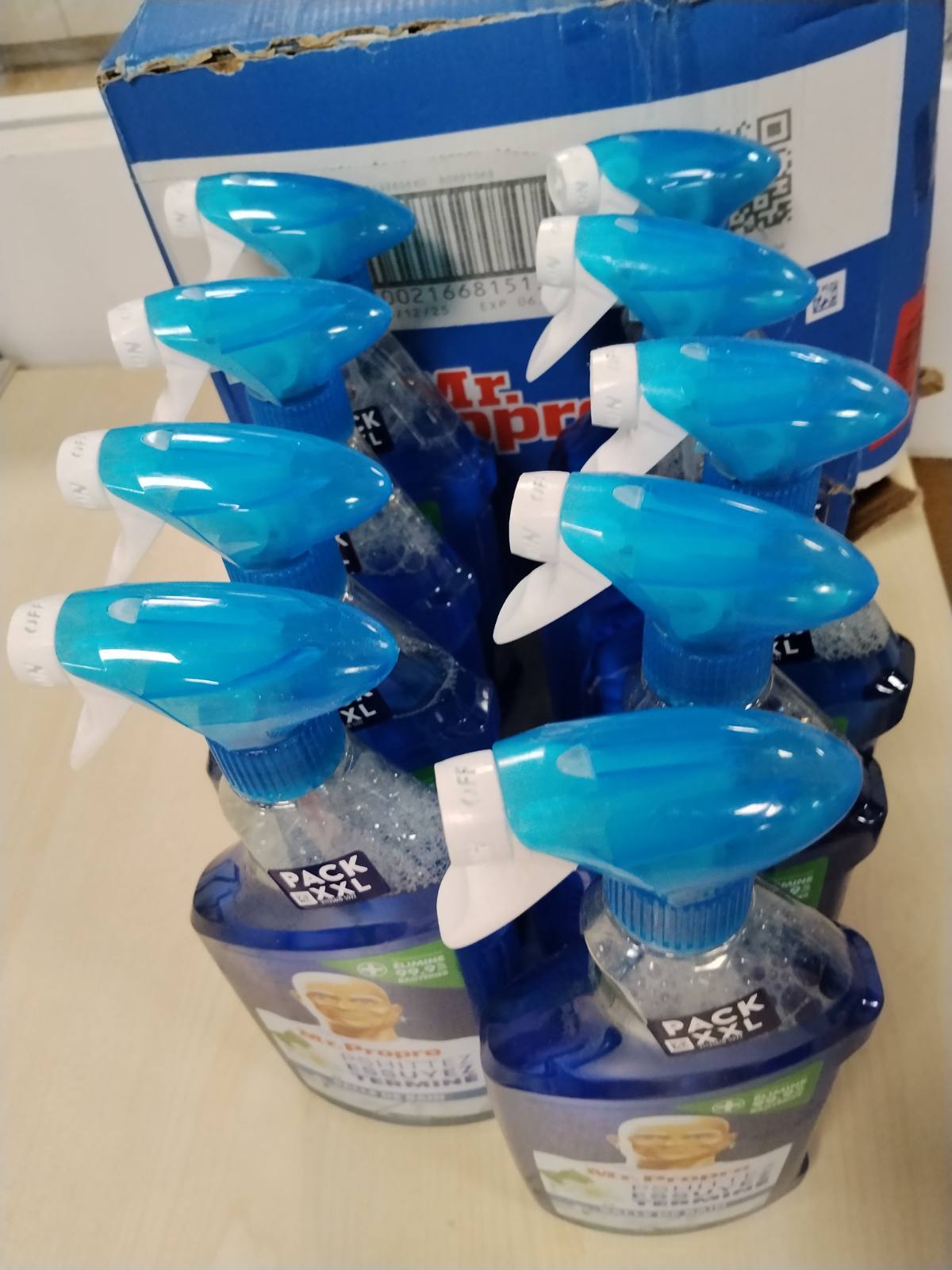 316126 - MR. CLEAN Sprej Dezinfektues dhe Pastrues për Banjo, Madhësi e Madhe (800ml x10), Aromë Lulesh e Bardhë