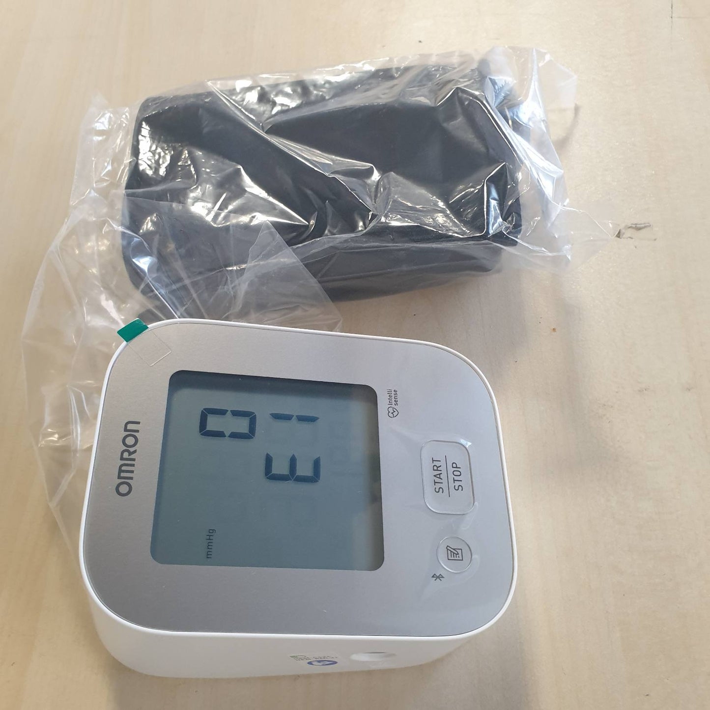 316140 - OMRON X2+ Connect, monitor tensioni i gjakut për krahun e sipërm, validuar klinikisht, Bluetooth, manshetë universale 22-42 cm