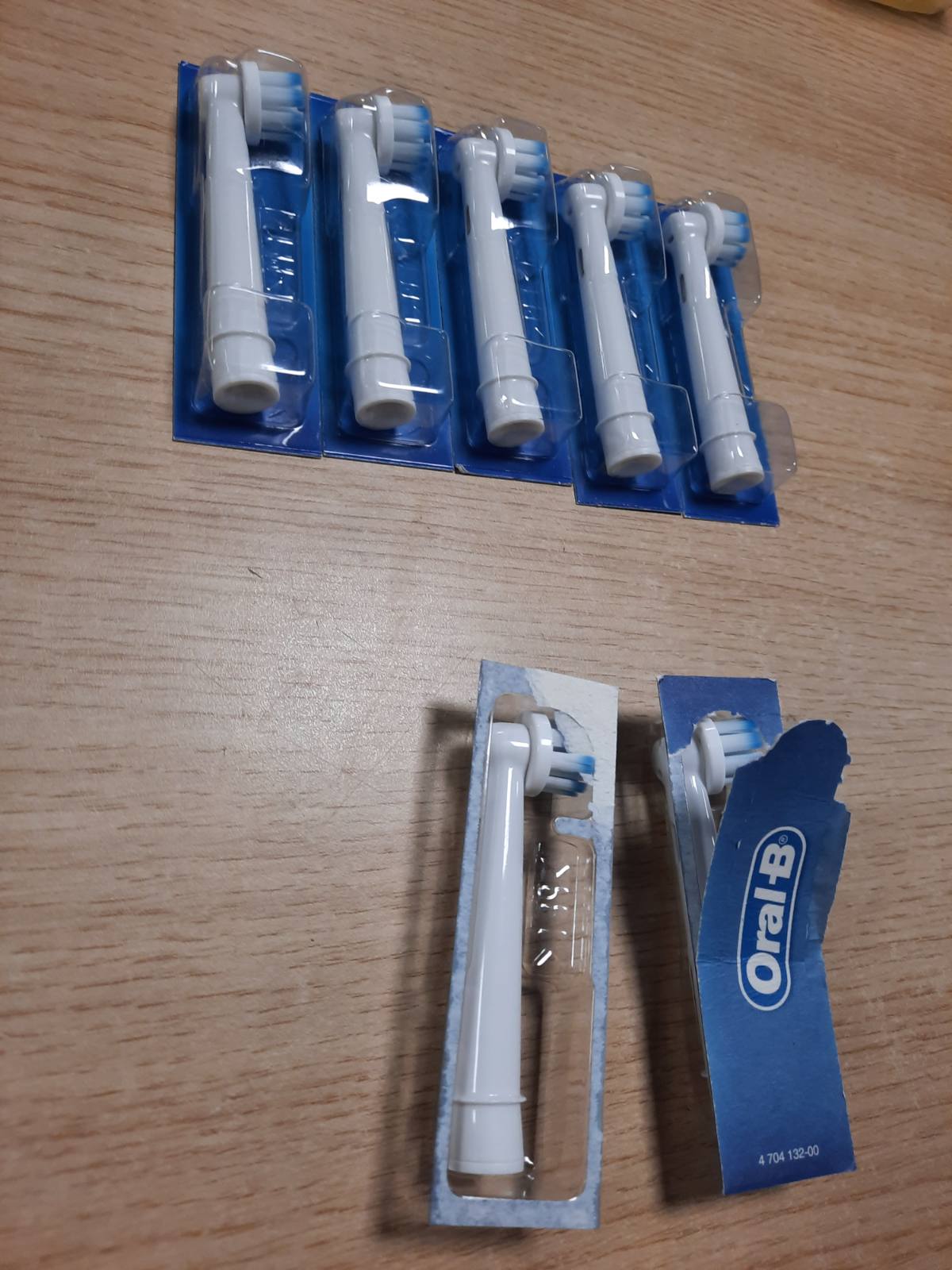 316178 - ORAL-B Koka furçash dhëmbësh elektrike Sensitive Clean, pako me 8, të bardha