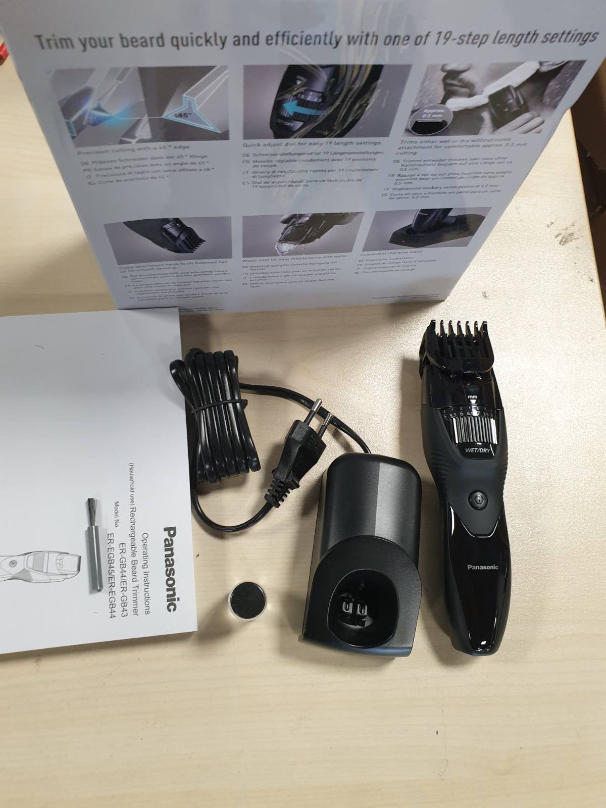 316345 - PANASONIC Makinë prerëse për mjekër ER-GB43, 20 cilësime gjatësie (0.5-10 mm), me stacion karikimi, e zezë