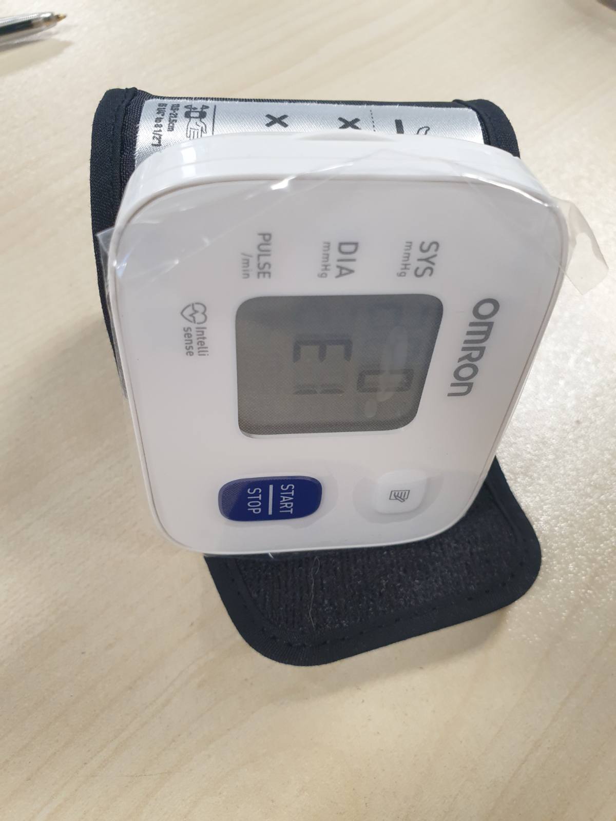 316359 - OMRON Monitor dixhital i tensionit të gjakut për kyçin e dorës RS1, i validuar klinikisht, manshetë 13.5-21.5 cm