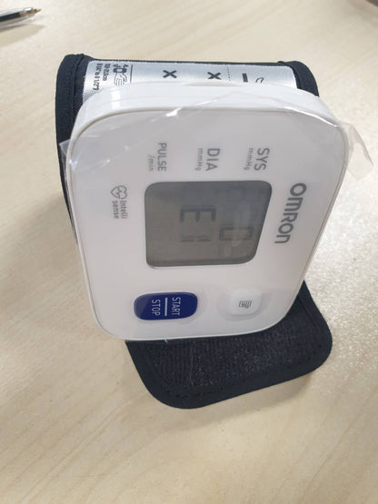 316359 - OMRON Monitor dixhital i tensionit të gjakut për kyçin e dorës RS1, i validuar klinikisht, manshetë 13.5-21.5 cm