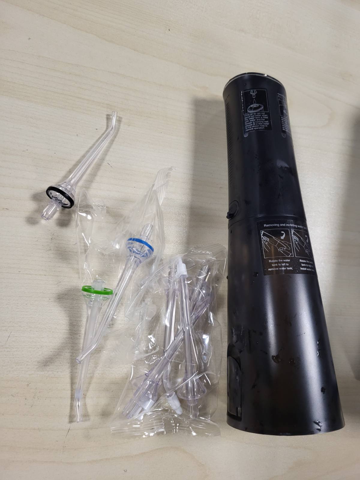 316466 - VIMMK Ujitës Elektrik pa Tel për Ujitje Orale me 5 Mënyra & 8 Gryka, i Rikarikueshëm USB-C, IPX7 i Rezistueshëm ndaj Ujit, Rezervuar Uji 300ML (i Zi)