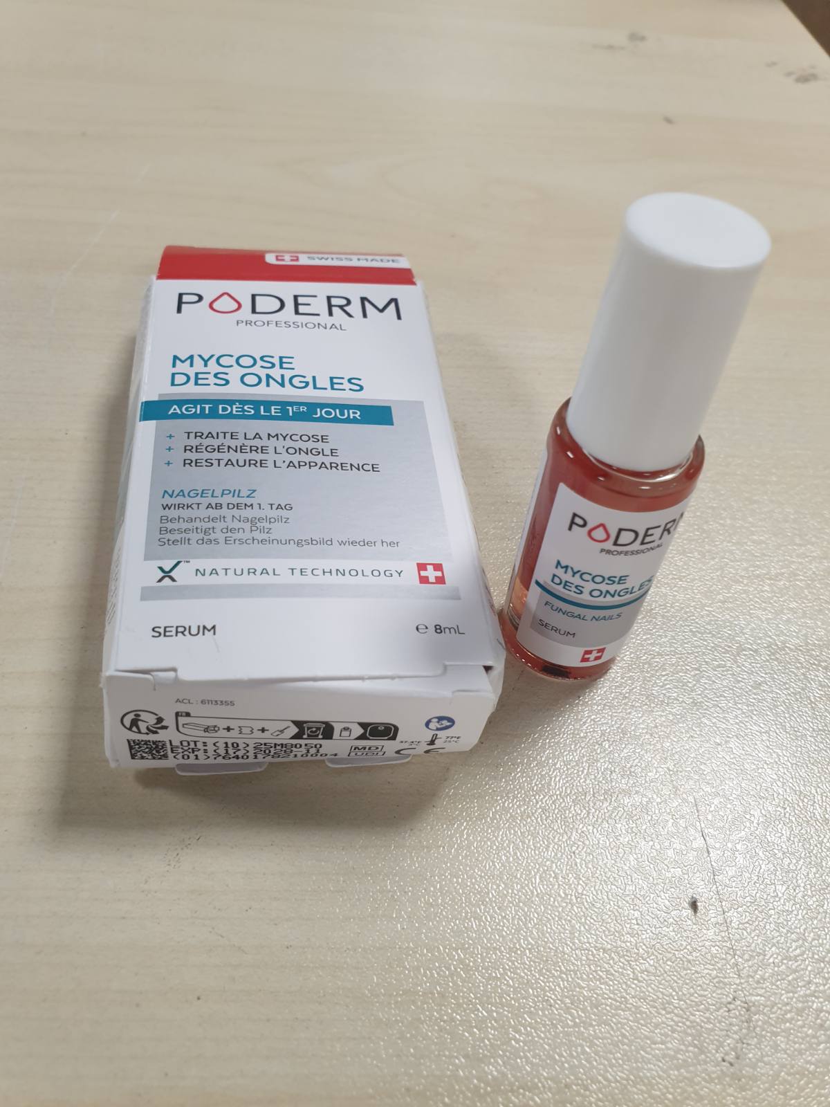 316963 - PODERM Trajtim 2-në-1 për kërpudhat e thonjve, me bimë antifungale dhe restauruese, kujdes profesional për këmbët/duart, i shpejtë dhe i lehtë, prodhuar në Zvicër