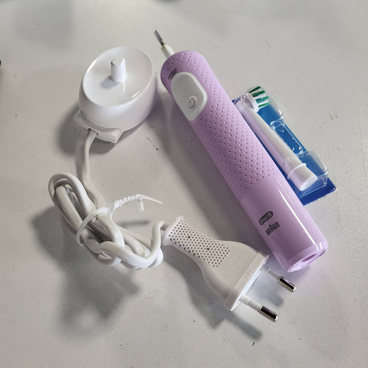 317066 - ORAL-B Furçë dhëmbësh elektrike Vitality Pro, Përfshirë 1 kokë furçe, 3 mënyra pastrimi, e projektuar nga Braun, Vjollcë
