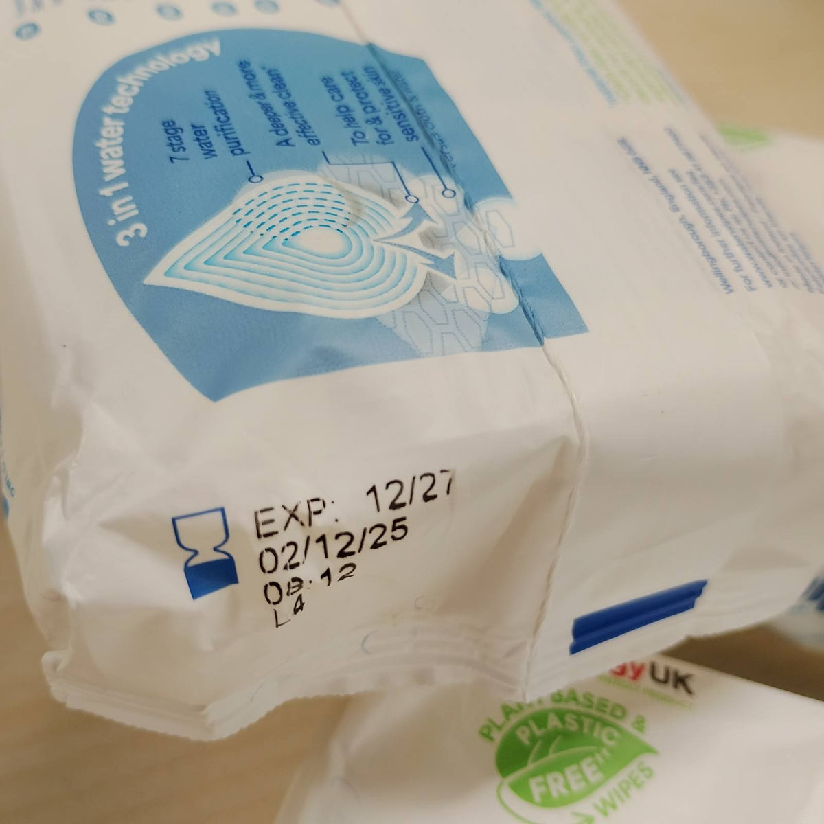 317683 - WATERWIPES Peceta Sensitive+ për të porsalindur dhe bebe, 240 peceta (4 pako)