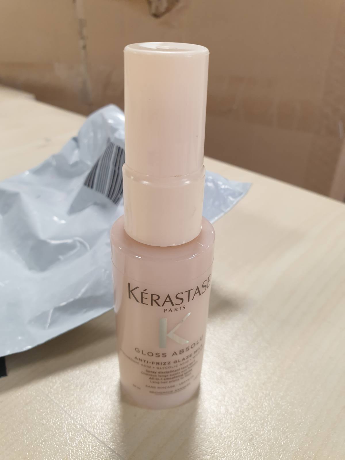 317711 - KÉRASTASE GLOSS ABSOLU - QUMSHT ME GLAZURË KUNDËR KËCURRELAVE - SPREJ DISCIPLIN PËR FLOKË TË GJATË DHE ME TENDENCË KËCURRELASH - 45 ml
