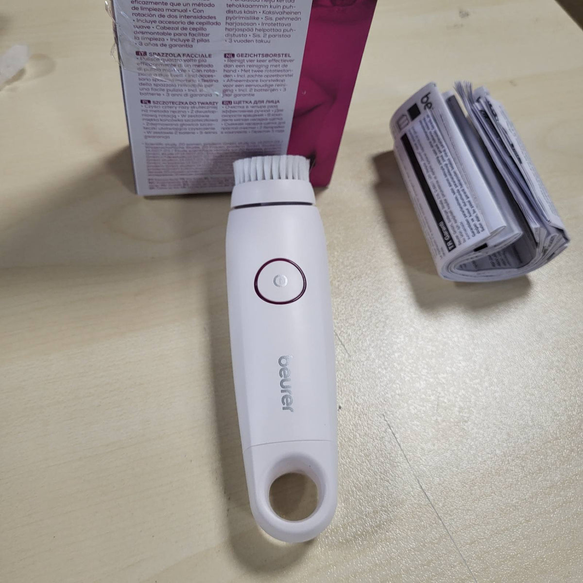317778 - Beurer Furçë elektrike për pastrimin e fytyrës FC 45, pastrim i thellë, rrotullim 2-fazor, e bardhë
