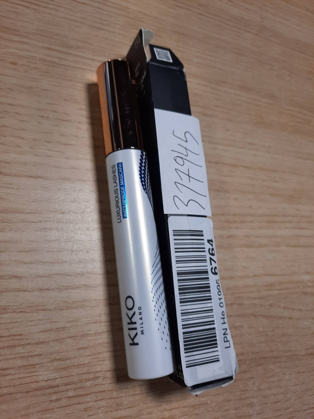 317945 - KIKO MILANO Luxurious Lashes Rimel i papërshkueshëm nga uji, rimel për volum ekstra, formulë e papërshkueshme nga uji