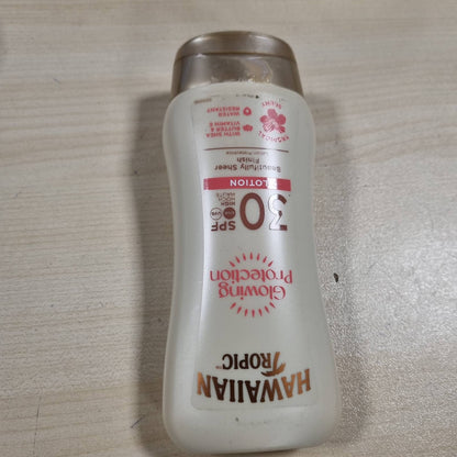 317979 - HAWAIIAN TROPIC - Locion Mbrojtës me Ndriçim, Krem Dielli SPF 30, 180 ml - Mbrojtje UVA + UVB - Aromë Tropikale - me Gjalpë Shea - Rezistent ndaj Ujit - Vegan