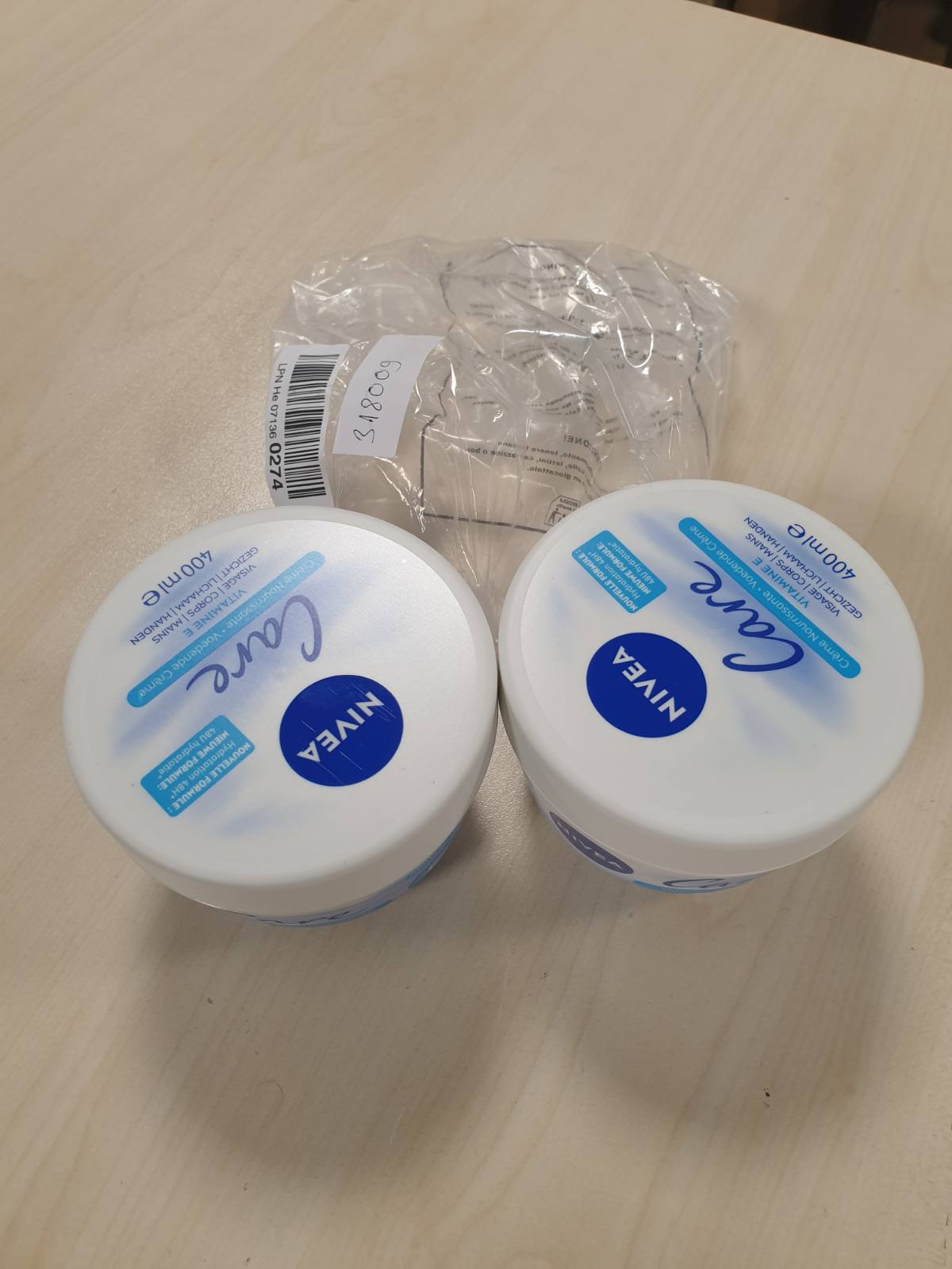 318009 - 2x NIVEA Care Krem ushqyes për trupin dhe fytyrën, Hidratim intensiv 24h, Hydro-dyllë dhe gjalpë shea, Teksturë e lehtë, jo-yndyrore, 400 ml