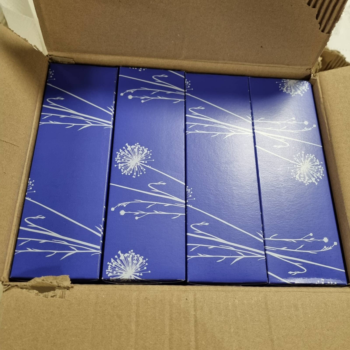 318157 - AMAZON Peceta kozmetike me 3 shtresa, 1080 fletë, (12 pako me nga 90 fletë secila)