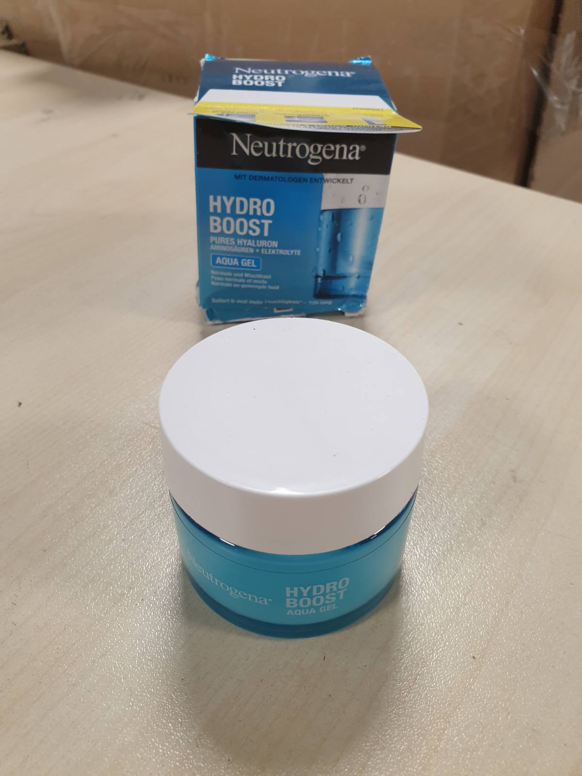 318605 - NEUTROGENA Hydro Boost Aqua Gel - Krem hidratues për fytyrën - 50 ml - Me acid hialuronik, aminoacide dhe elektrolite - Hidratues me thithje të shpejtë për lëkurë normale dhe të kombinuar