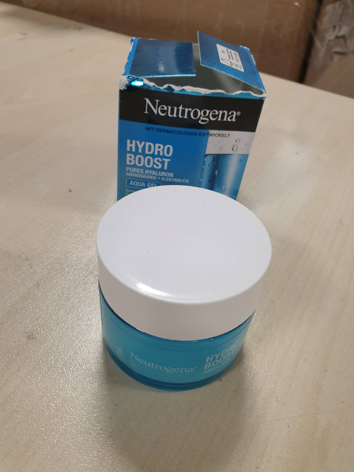 318606 - NEUTROGENA Hydro Boost Aqua Gel - Krem hidratues për fytyrën - 50 ml - Me acid hialuronik, aminoacide dhe elektrolite - Hidratues me thithje të shpejtë për lëkurë normale dhe të kombinuar