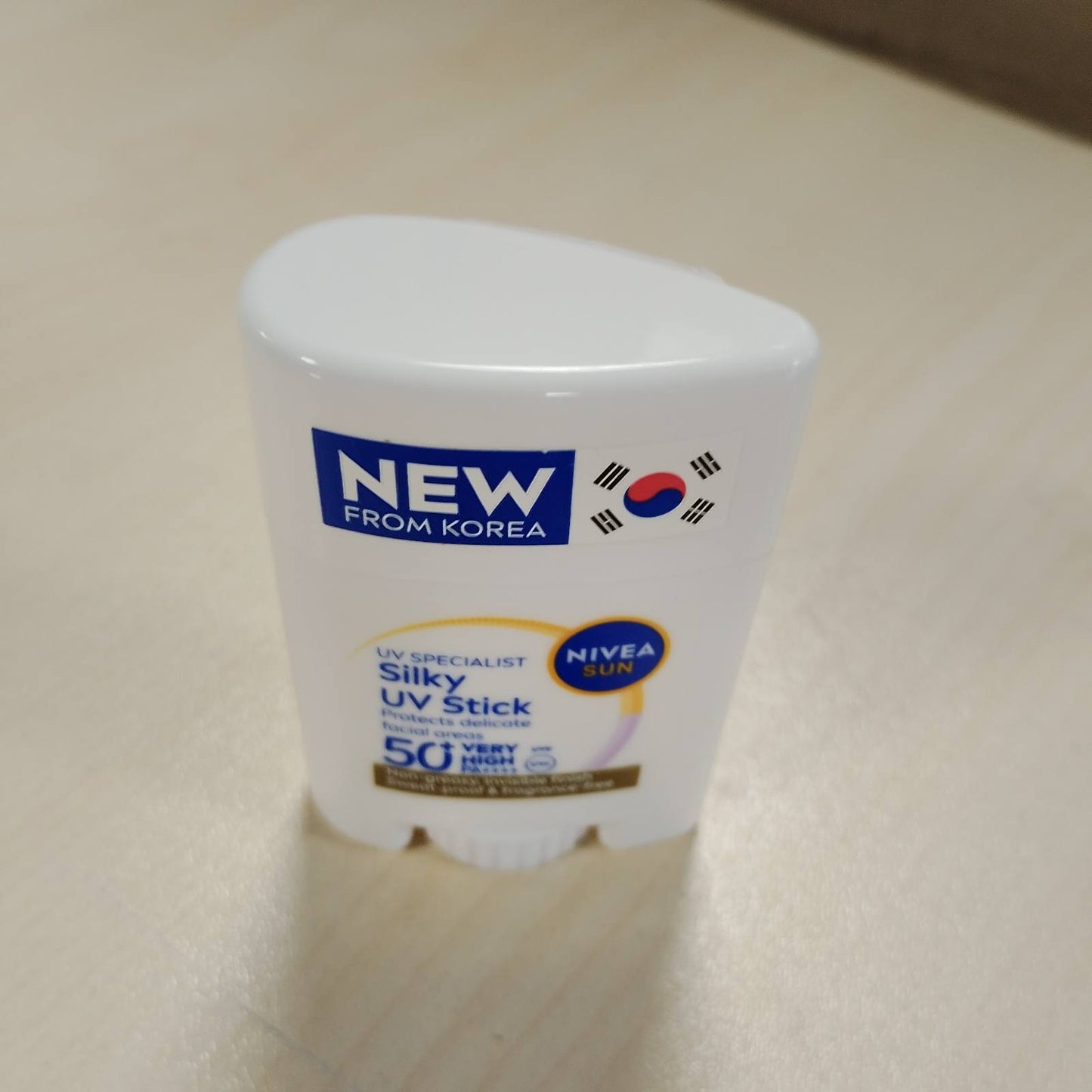 318741 - NIVEA Silky UV stick, 50+ SPF, mbrojtje shumë e lartë, 15g