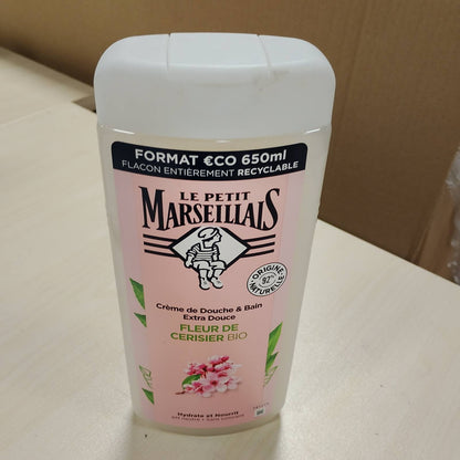 318865 - LE PETIT MARSEILLAIS Krem Dushi dhe Banje Ekstra i Butë me Lule Qershie Organike 650 ml