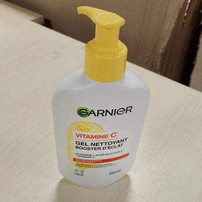 318913 - GARNIER - Skin Active - Xhel Pastrues që Rrit Shkëlqimin - pH Neutral - Heq Butësisht Grimin, Hidraton dhe Ndriçon - I Pasuruar me Vitaminë C dhe Glicerinë - Vegan dhe Pa Mizori - Të Gjitha Llojet e Lëkurës - 250 ml