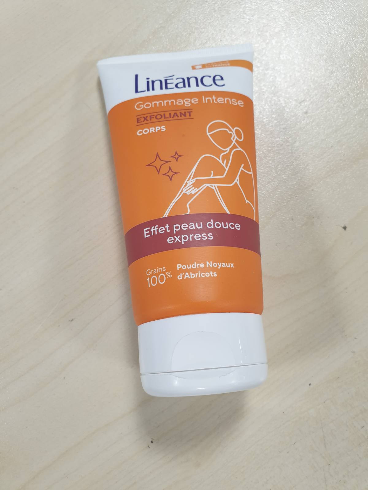 318958 - LINÉANCE Skrab intensiv për trupin, 150 ml, efekt i butë i lëkurës