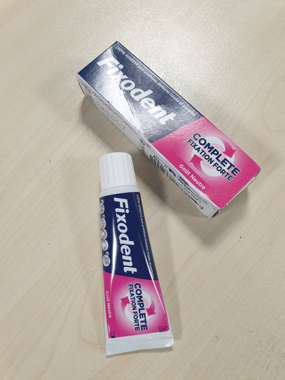 319037 - FIXODENT Krem ngjitës me aromë neutrale për proteza totale dhe të pjesshme, 47ml