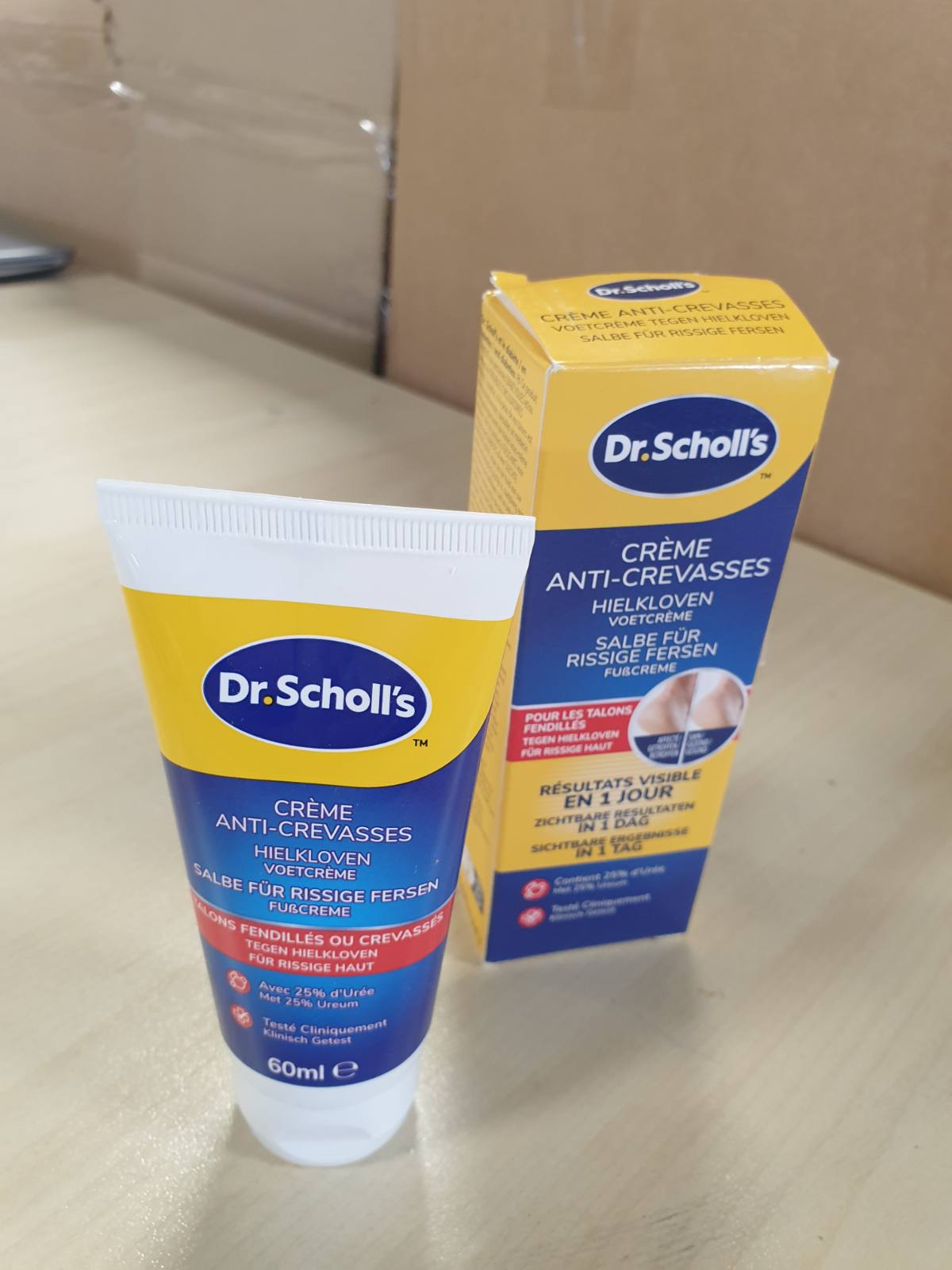 319091 - SCHOLL Krem për këmbët kundër çarjeve të thembrave 60 ml - Riparon dhe hidraton thellësisht thembrat e çara - Veprim 24-orësh për lëkurë shumë të thatë dhe të dëmtuar