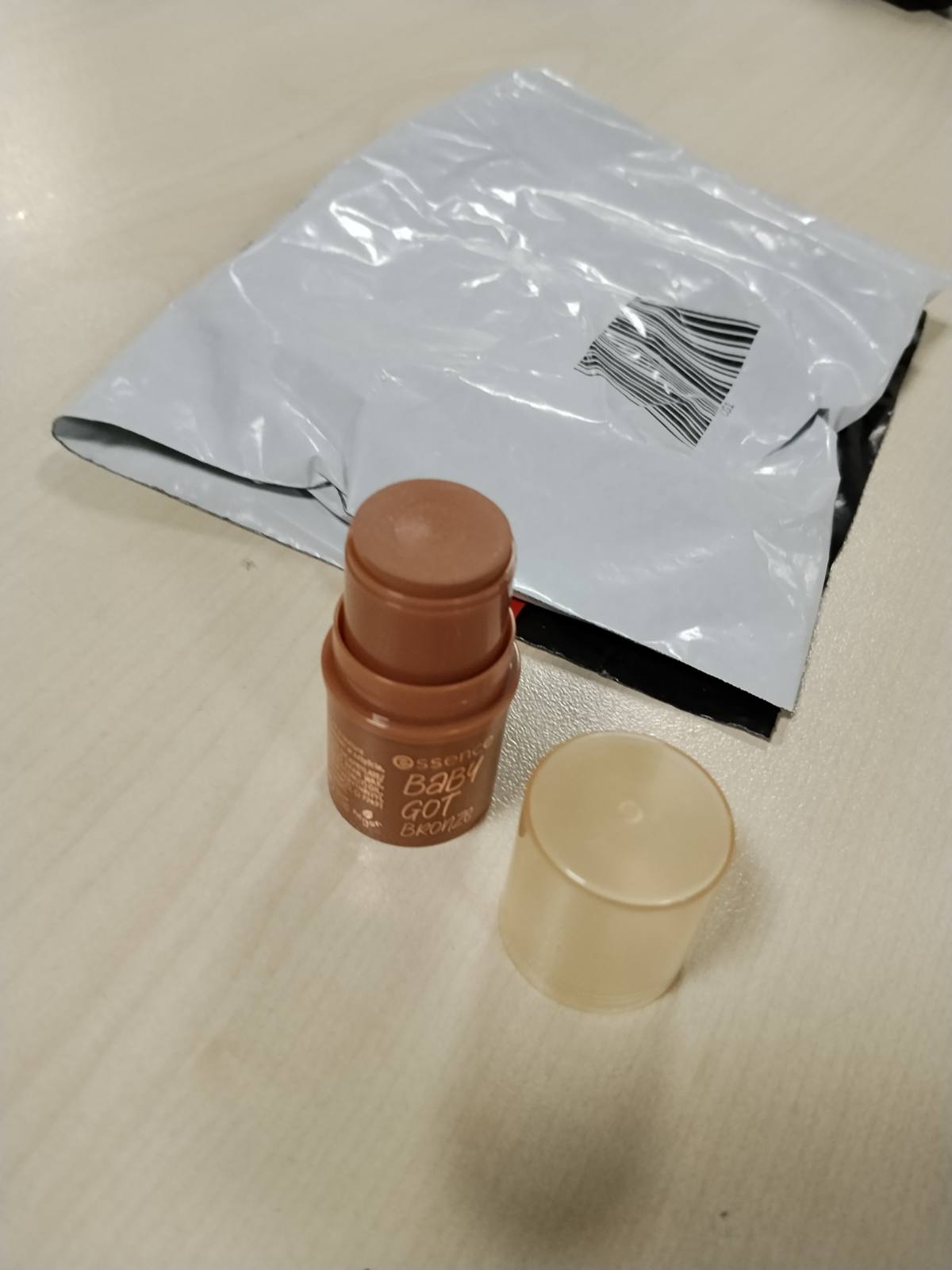 319132 - ESSENCE Shkop Bronzuese Baby Got Bronzu, Bronzuese Natyral, Ndjesi Vese (5.5g)