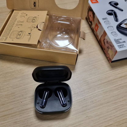 319347 - JBL Kufje Live Flex 3, pa tel Bluetooth, jetëgjatësi baterie 50 orë, Anulim zhurme, Zë JBL Signature, IP54, me maja veshësh, të zeza