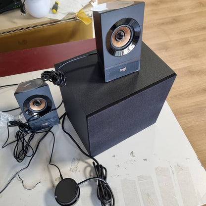 319421 - LOGITECH SISTEM ALTOPARLANTËSH Z533 2.1 ME SUBWOOFER, TINGULL I FUQISHËM, FUQI 120W, BAS I THELLË, HYRJE AUDIO 3.5 MM/RCA, PRIZË PËR NË MBRETËRINË E BASHKUAR, PC/PS4/XBOX/TV/SMARTPHONE/TABLET/LOJtar