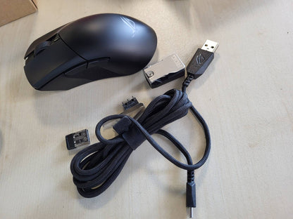319477 - ASUS ROG GLADIUS III AIMPOINT, Maus pa tel për lojëra, Lidhje 2.4 GHz RF, Bluetooth, Sensor 36000 DPI, 6 butona të programueshëm, ROG SpeedNova, Çelësa të ndërrueshëm, Kabllo
