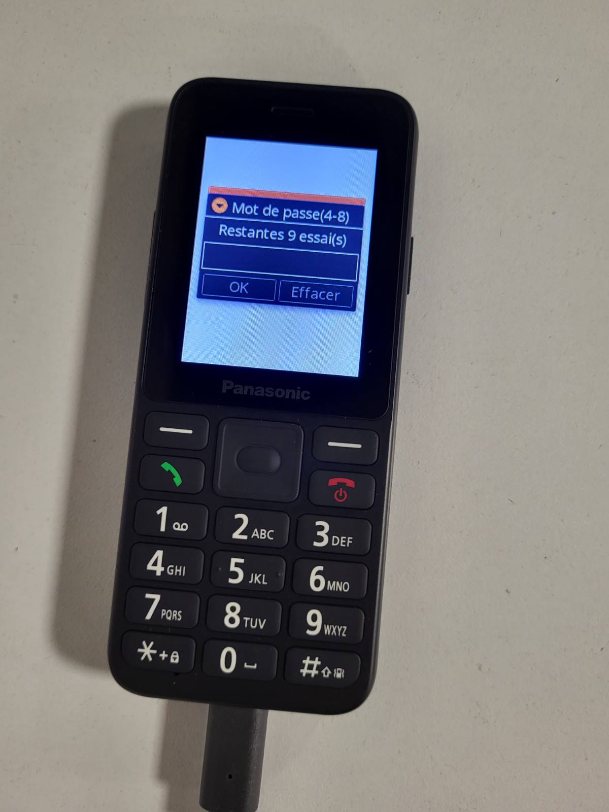 319591 - PANASONIC Telefon celular KX-TU260EXB 4G, telefon për të moshuar, butona të mëdhenj, IP44, USB-C, deri në 7.5 orë kohë bisede, ekran 2.4 inç, i zi