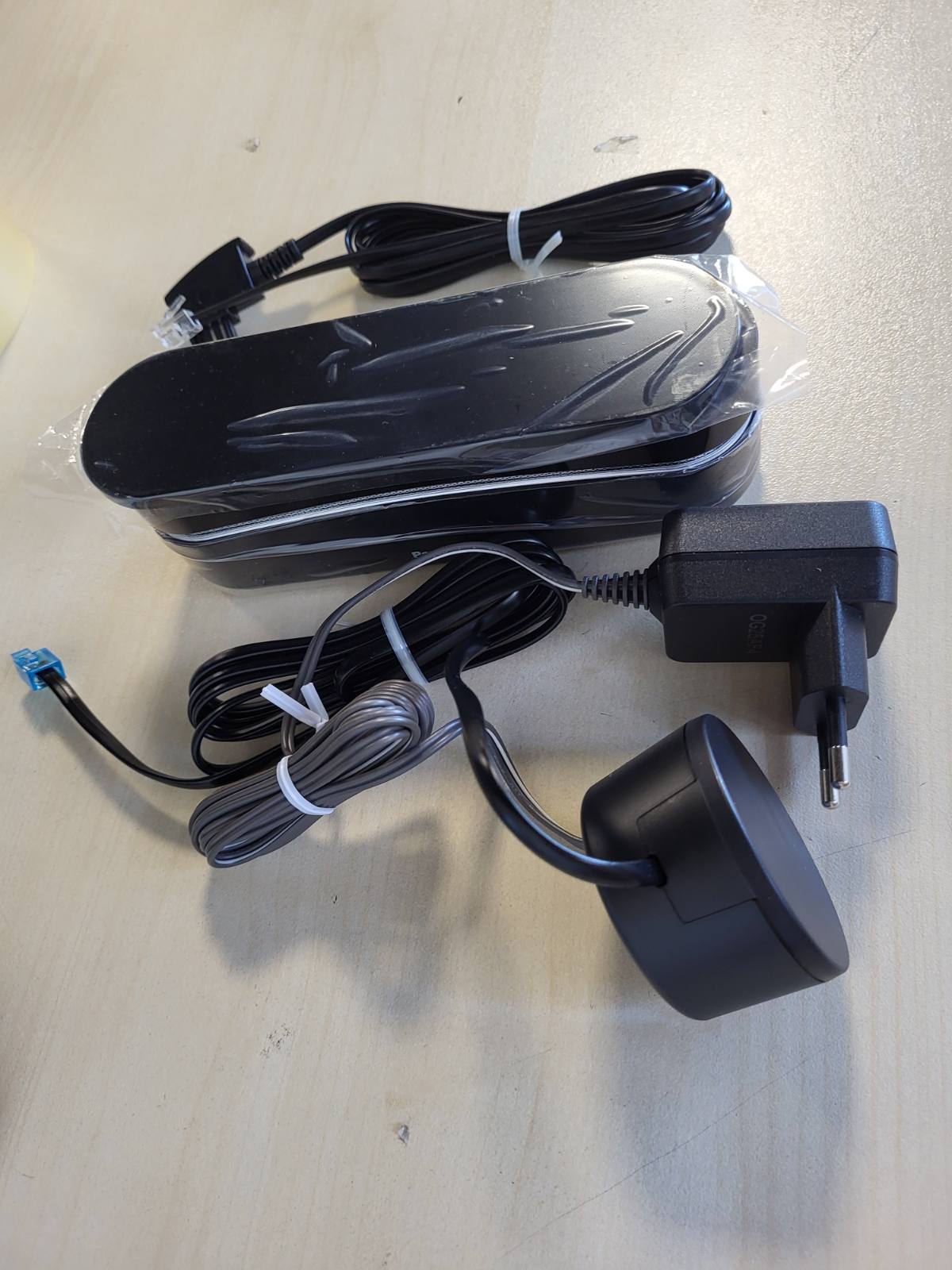 319594 - PANASONIC Telefon pa tel KX-TGK320GB me sekretari telefonike (telefon analog DECT, modalitet Eco-Plus, bllokim thirrjesh, orë me zile, monitor për foshnje) i zi