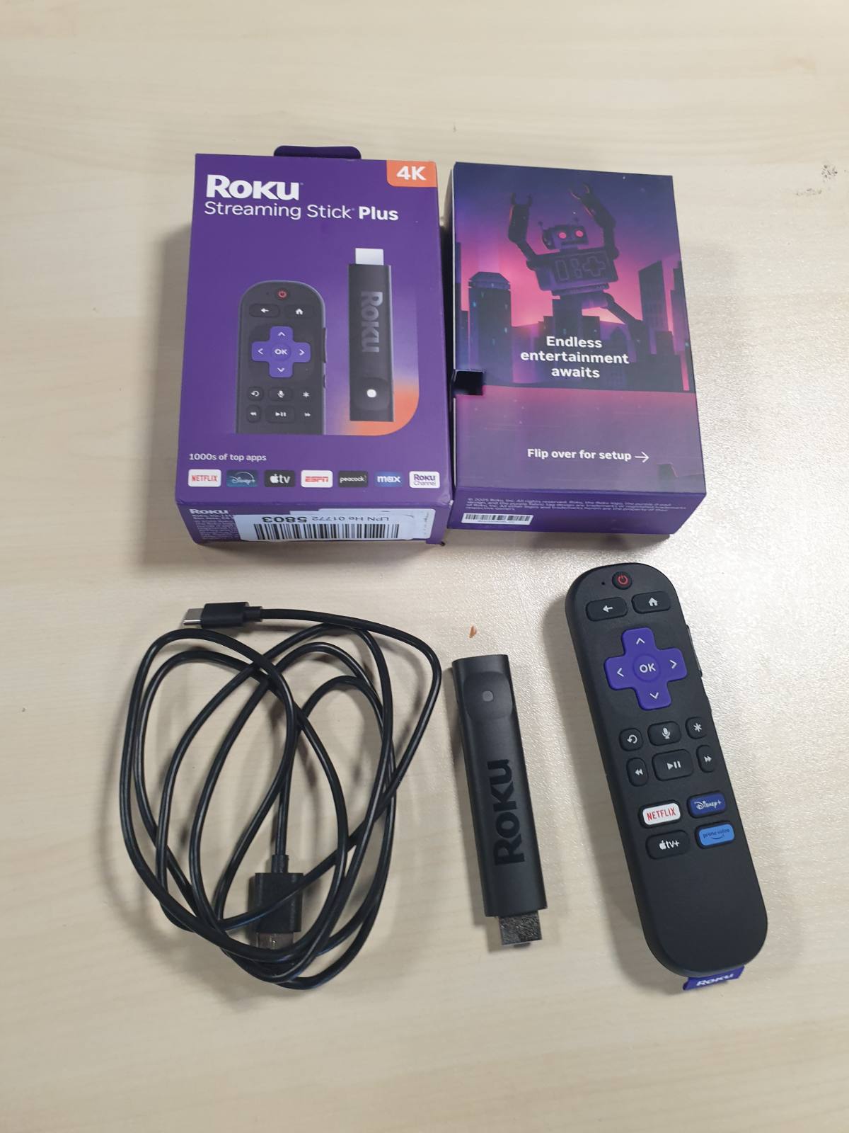 319687 - Roku® | Streaming Stick™ Plus 2025 | Pajisje transmetimi 4K dhe HDR | Telekomandë zanore