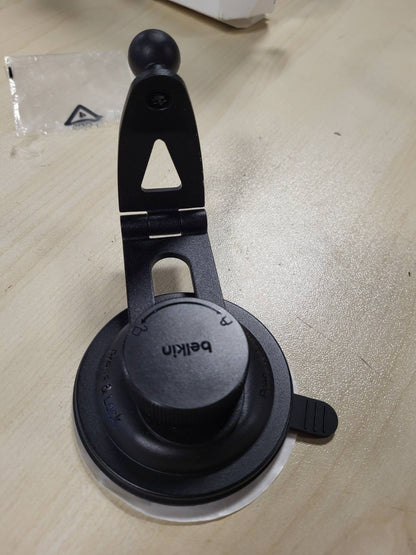 319733 - BELKIN Karikues për Makinë BoostCharge Qi2, Mbajtëse Magnetike për Telefonin e Makinës, Stacion Karikimi Induktiv i Përputhshëm me MagSafe, Montim për Ventilim Ajri, Kabllo USB-C, i Zi