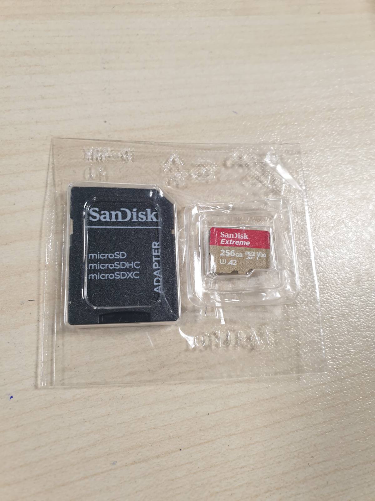 319752 - SANDISK Kartë memorieje Extreme microSDXC UHS-I 256 GB + Adaptor (Për telefona inteligjentë, kamera aksioni dhe dronë, A2, C10, V30, U3, transferim 190 MB/s, RescuePRO Deluxe)
