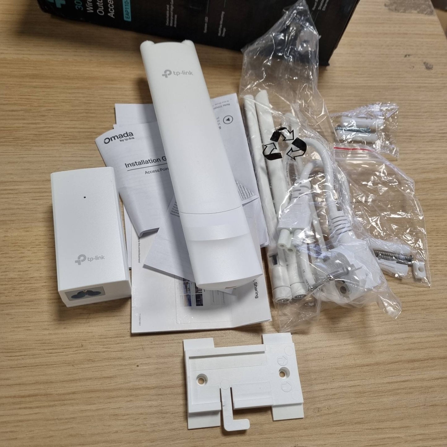 319793 - TP-LINK EAP110 Pika e aksesit N300 për përdorim të jashtëm, Strehë IP65, Mbështetje PoE