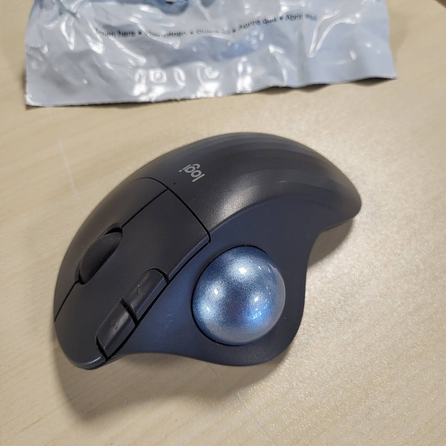 319810 - LOGITECH Maus pa tel Ergo M575S Trackball, Maus pa tel ergonomik me Bluetooth dhe Dongle të enkriptuar, Kontroll i rehatshëm me gishtin e madh, për PC/Mac - Grafit