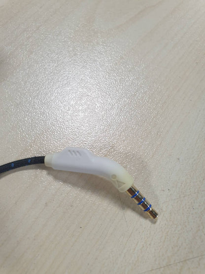 319811 - JBL Quantum 100P – Kufje për Lojëra me Tel – me Mikrofon të Lëvizshëm – Të Dizajnuara për PlayStation – Të Përputhshme me konsola të tjera – E Bardhë dhe Blu