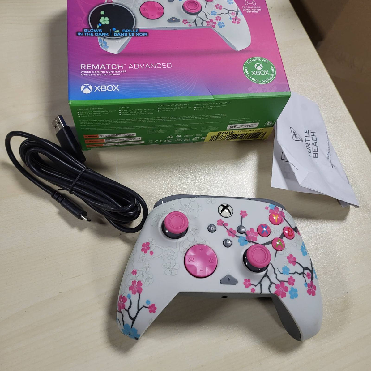 319890 - TURTLE BEACH Kontrolluesi i Lojërave me Tel Rematch Advanced Cherry Blossom, i licencuar për Xbox Series X, S, Xbox One dhe Windows PC, butona të caktueshëm, motorë me funksion bubullima