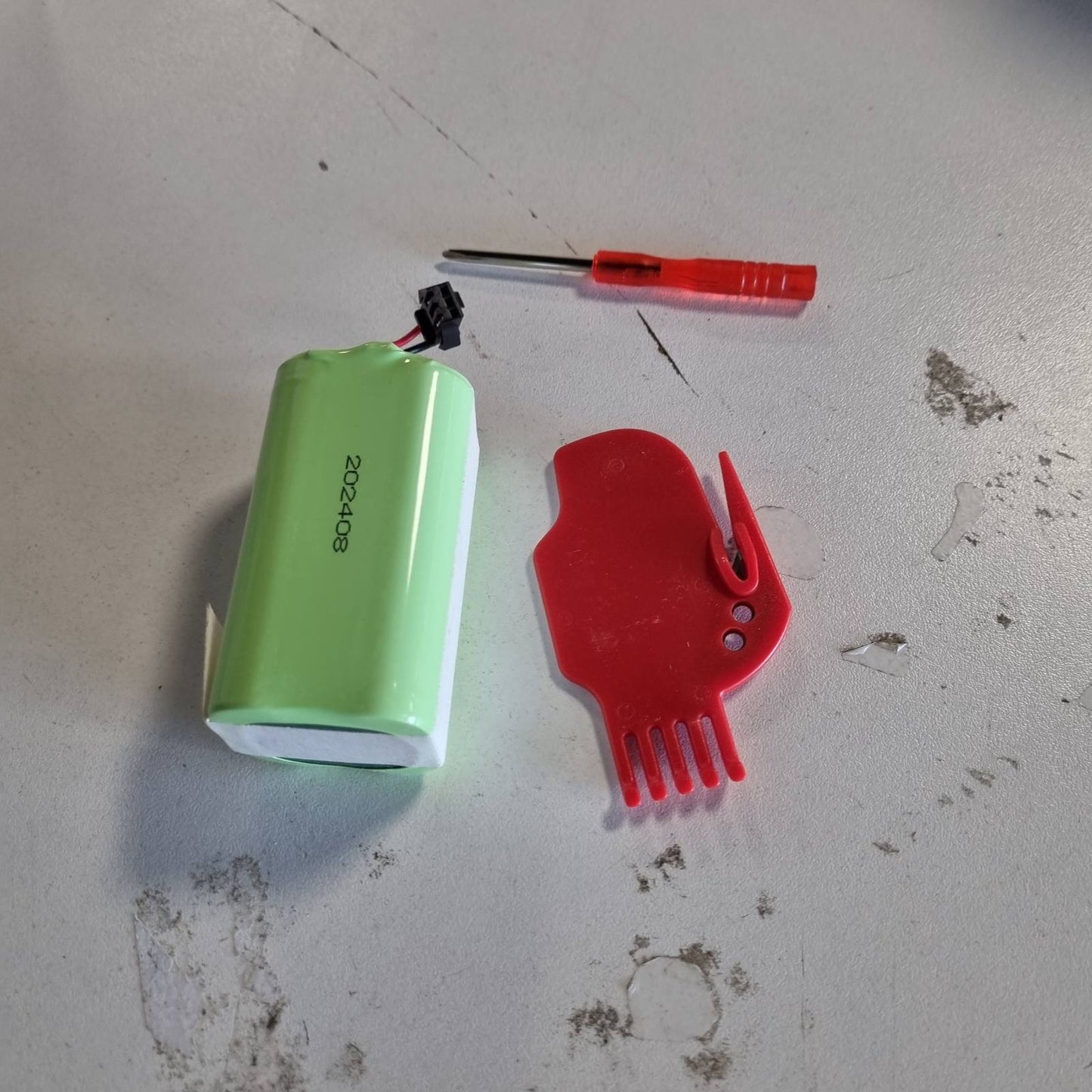 320257 - Bateri zëvendësuese 14.4V 2600mAh për Eufy RoboVac G10 G20 G30 G35 G40 Hybrid, për RoboVac 11 11S 11S MAX 12 15C 15C Max 25C Max 30 30C 30 Max 35C, për Ecovacs Deebot N79 N79S DN622, për baterinë Tesvor X500