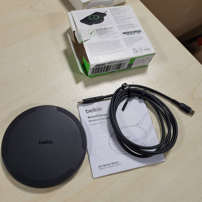 320285 - BELKIN Shtresë karikimi pa tel, 15W, Stacion karikimi Qi për Apple iPhone 16, serinë iPhone 15/14/13, Samsung Galaxy S25, Galaxy S24, përfshirë kabllo 1.5 m (pa adaptor energjie) - E zezë