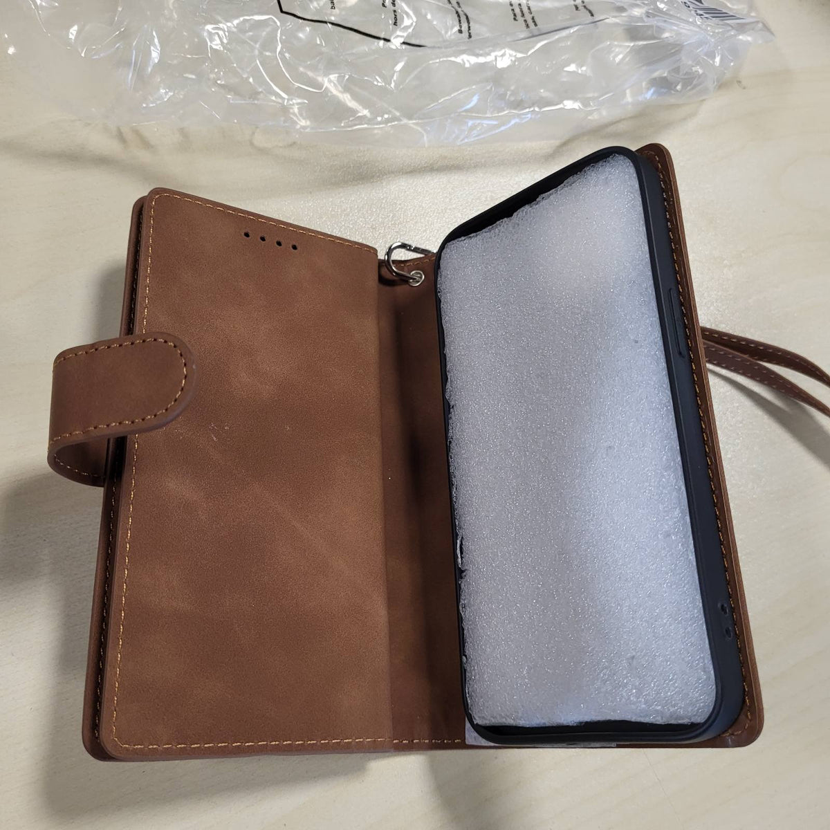 320321 - UEEBAI Mbrojtëse për iPhone 13 6.1 inç, Mbrojtëse portofoli prej lëkure PU Retro, Mbulesë rezistente ndaj goditjeve, Funksion mbështetëse, Mbyllje magnetike - Kafe