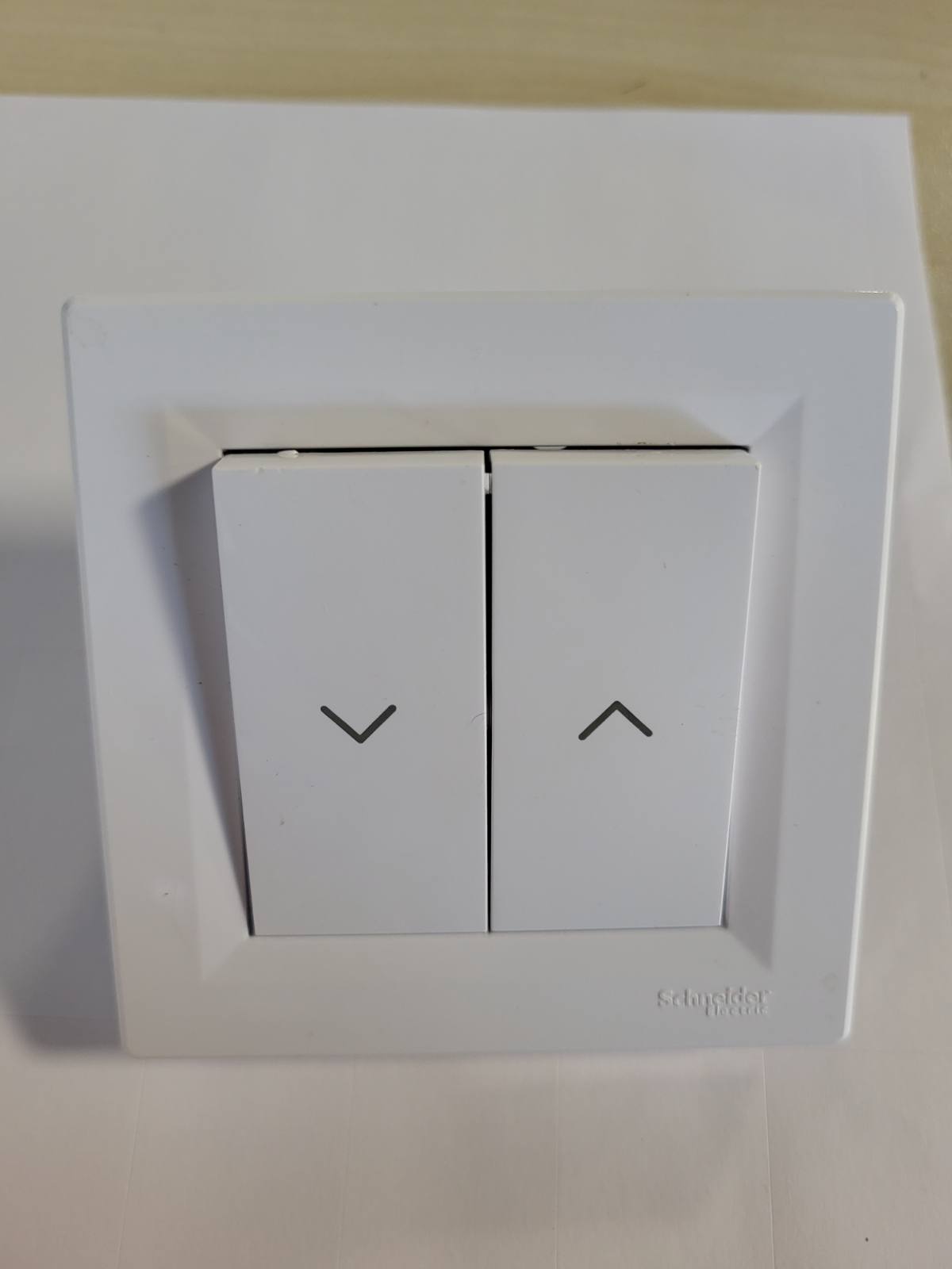 320386 - Schneider Electric Ndërprerës me buton eph1300121, i bardhë