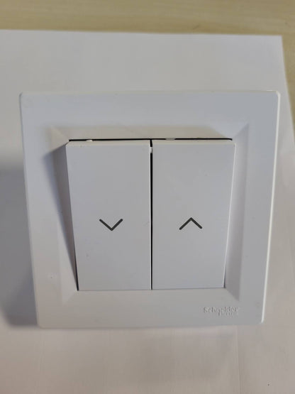 320386 - Schneider Electric Ndërprerës me buton eph1300121, i bardhë