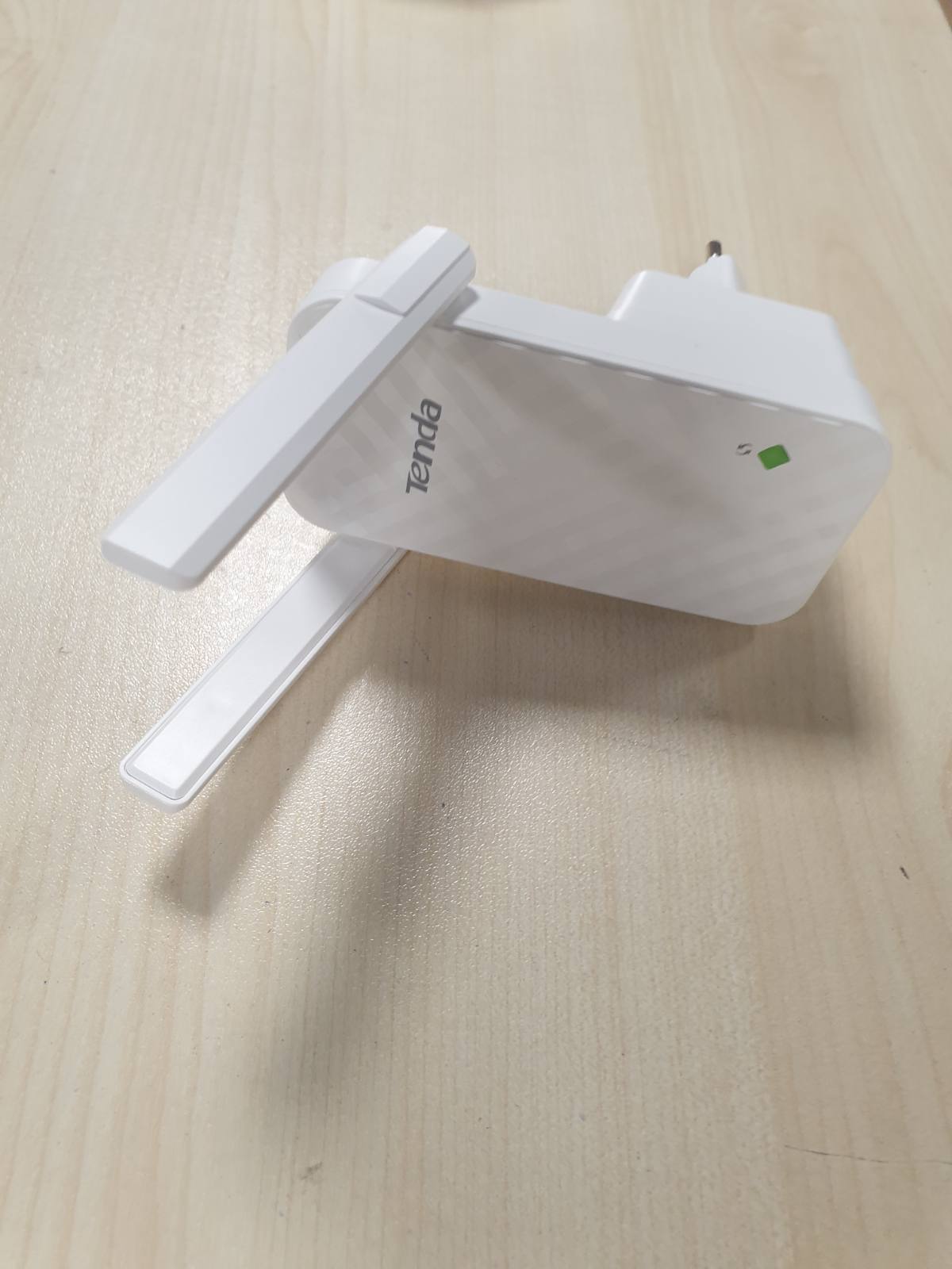 320396 - TENDA – A9 WiFi Amplifikator Ripërsëritës, Shpejtësi: 300 Mbps, 2 antena të jashtme, WPS, LED mund të fiket, i pajtueshëm me të gjitha pajisjet WiFi, Ngjyra: e bardhë